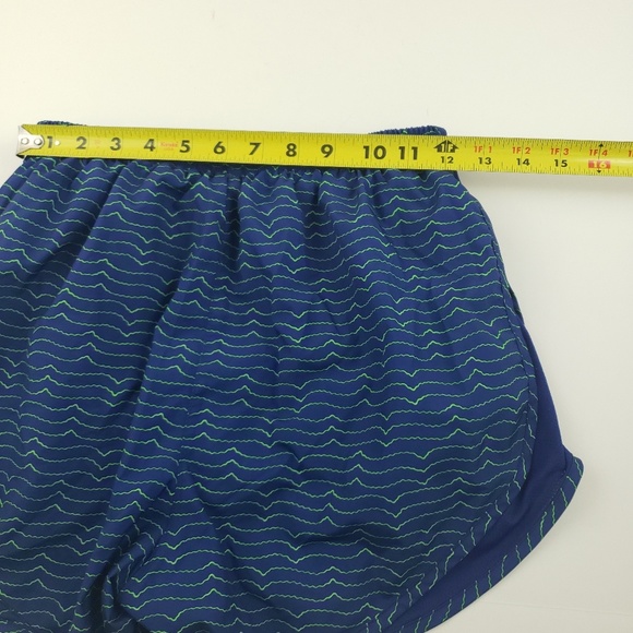 💲Nike womens small blue printed stretch shorts - Picture 7 of 8